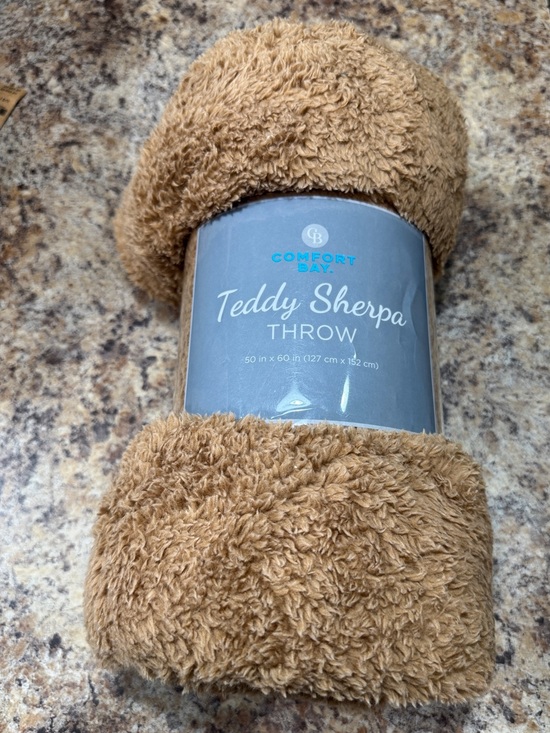 Comfort Bay Other - Comfort Bay Teddy Sherpa Throw - Camel Tan
